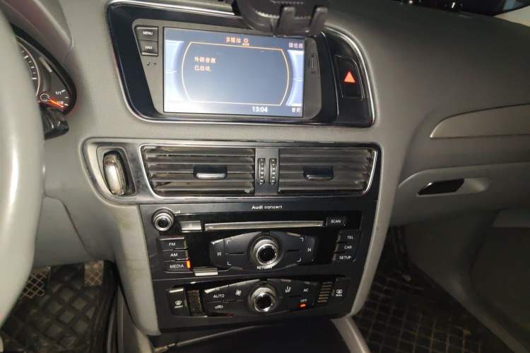 Used Audi Q5 2013 40 TFSI Ambition Audio And AC Panel
