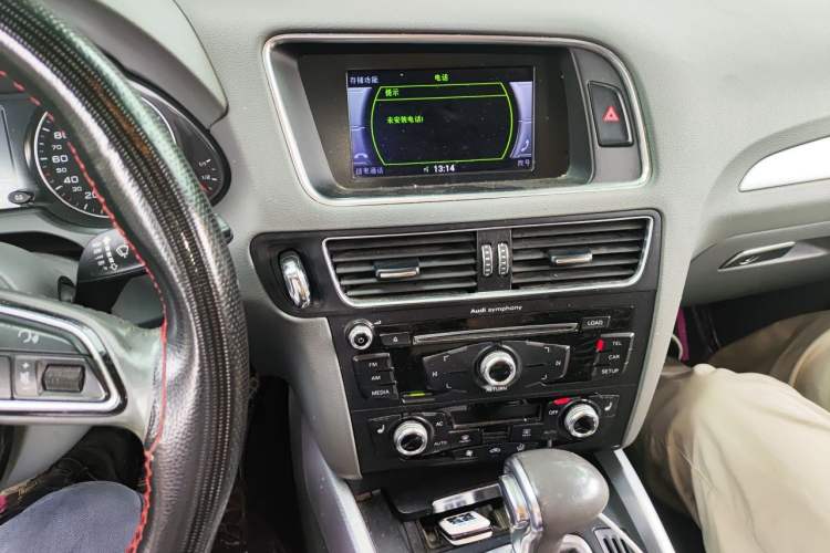 Used Audi Q5 2013 40 TFSI Technology Edition Audio And AC Panel
