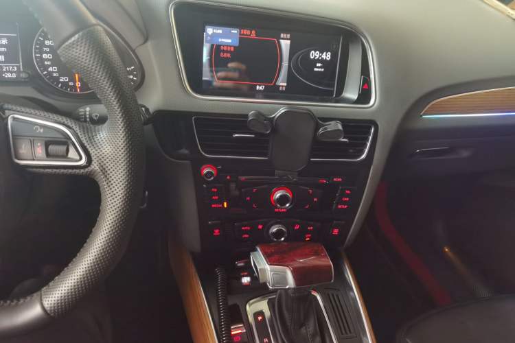 Used Audi Q5 2013 40 TFSI Ambition Audio And AC Panel