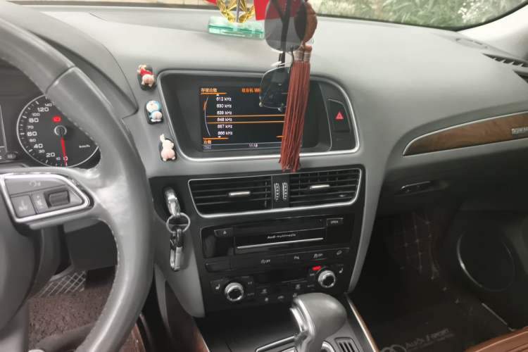 Used Audi Q5 2013 40 TFSI Comfort Edition Audio And AC Panel