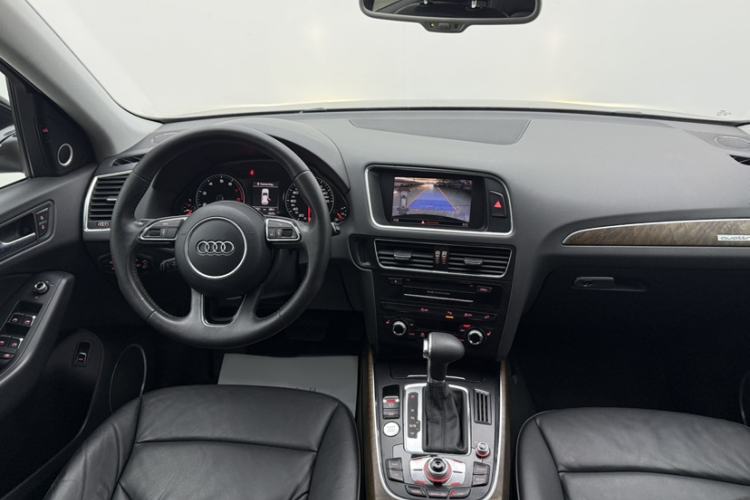 Used Audi Q5 2013 40 TFSI Comfort Edition Audio And AC Panel