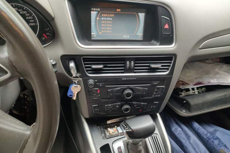 Used Audi Q5 2013 40 TFSI Ambition Audio And AC Panel