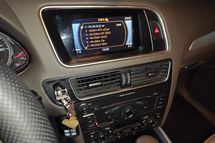Used Audi Q5 2013 40 TFSI Technology Edition Audio And AC Panel
