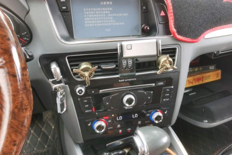 Used Audi Q5 2013 40 TFSI Technology Edition Audio And AC Panel
