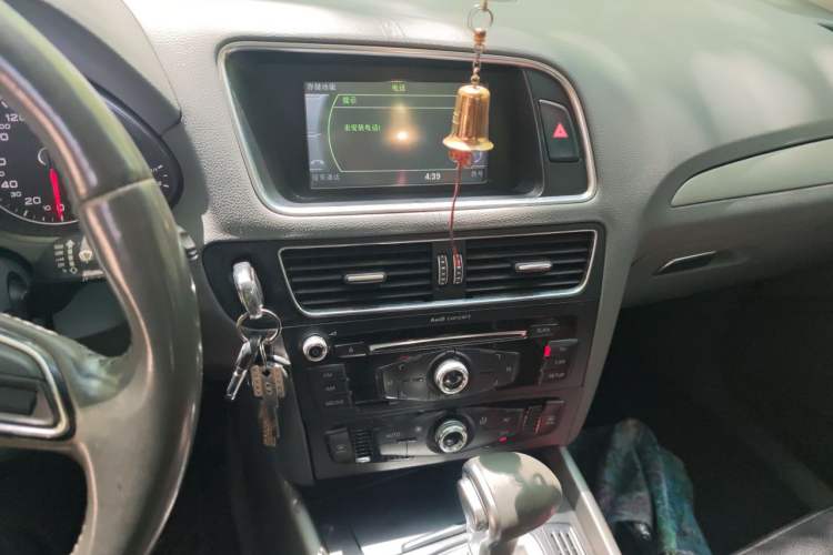 Used Audi Q5 2013 40 TFSI Ambition Audio And AC Panel