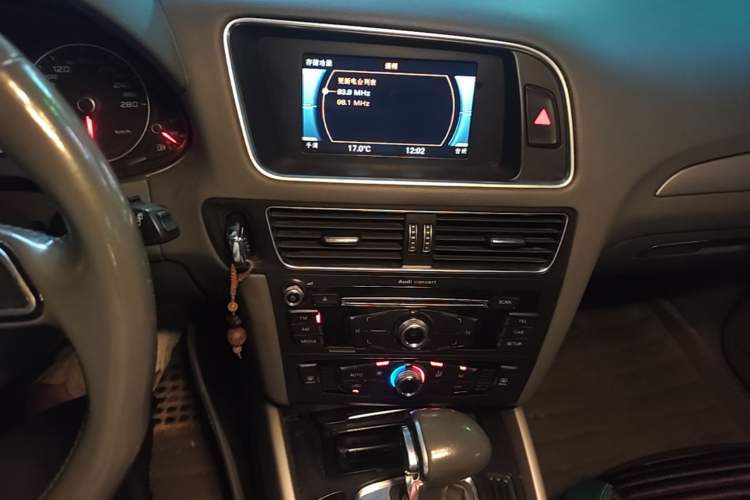 Used Audi Q5 2013 40 TFSI Ambition Audio And AC Panel