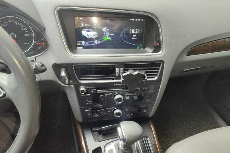 Used Audi Q5 2013 40 TFSI Ambition Audio And AC Panel