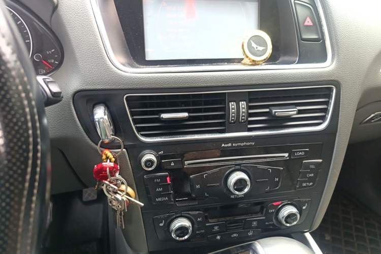 Used Audi Q5 2013 40 TFSI Technology Edition Audio And AC Panel