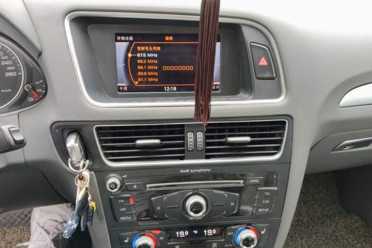 Used Audi Q5 2013 40 TFSI Technology Edition Audio And AC Panel