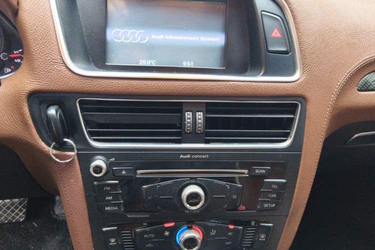 Used Audi Q5 2013 40 TFSI Ambition Audio And AC Panel
