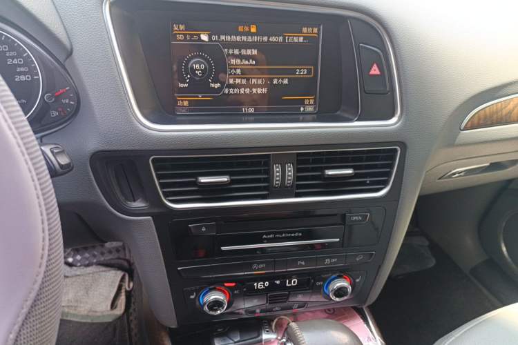 Used Audi Q5 2013 40 TFSI Technology Edition Audio And AC Panel