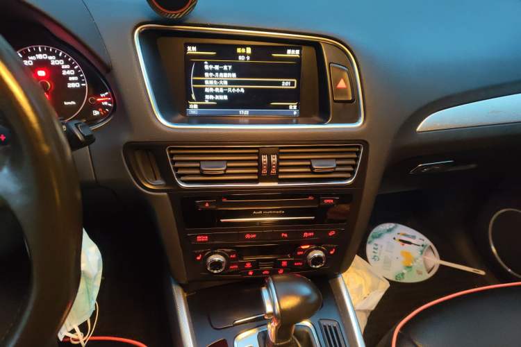 Used Audi Q5 2013 45 TFSI quattro Sport Edition Audio And AC Panel