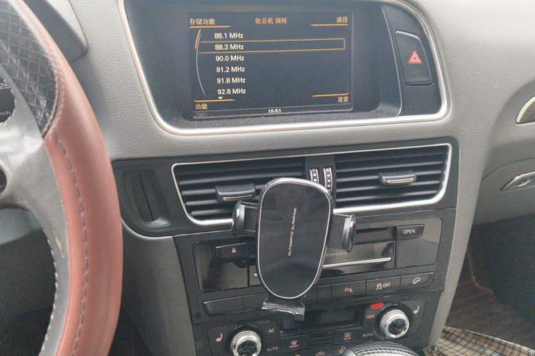 Used Audi Q5 2013 40 TFSI Comfort Edition Audio And AC Panel