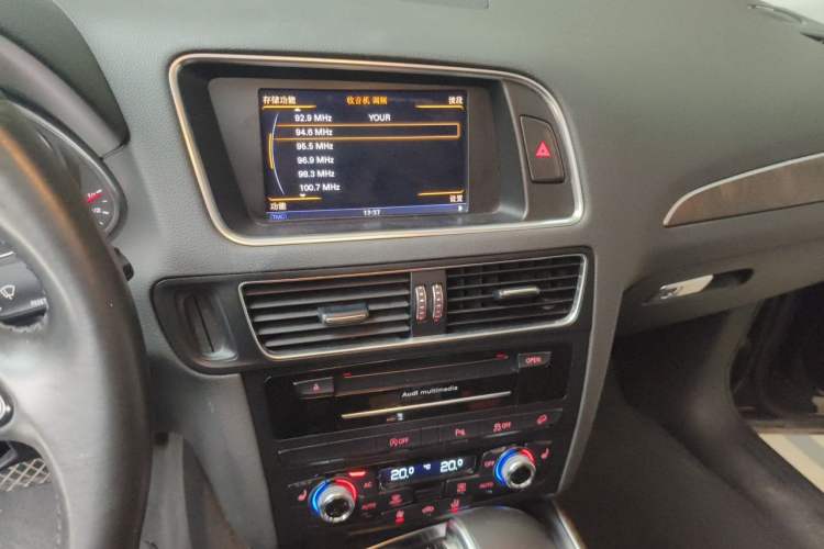 Used Audi Q5 2013 40 TFSI Comfort Edition Audio And AC Panel