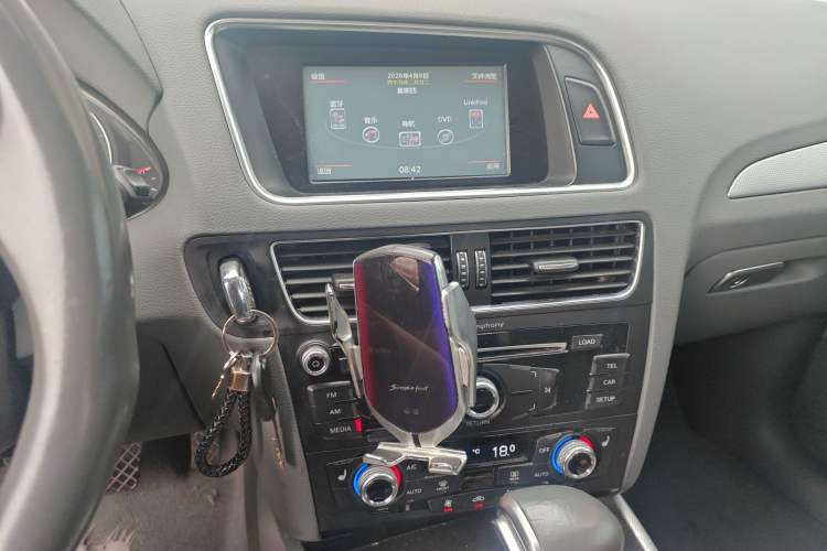 Used Audi Q5 2013 40 TFSI Technology Edition Audio And AC Panel
