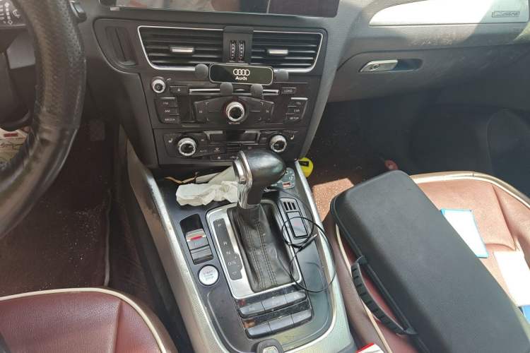 Used Audi Q5 2013 40 TFSI Technology Edition Audio And AC Panel