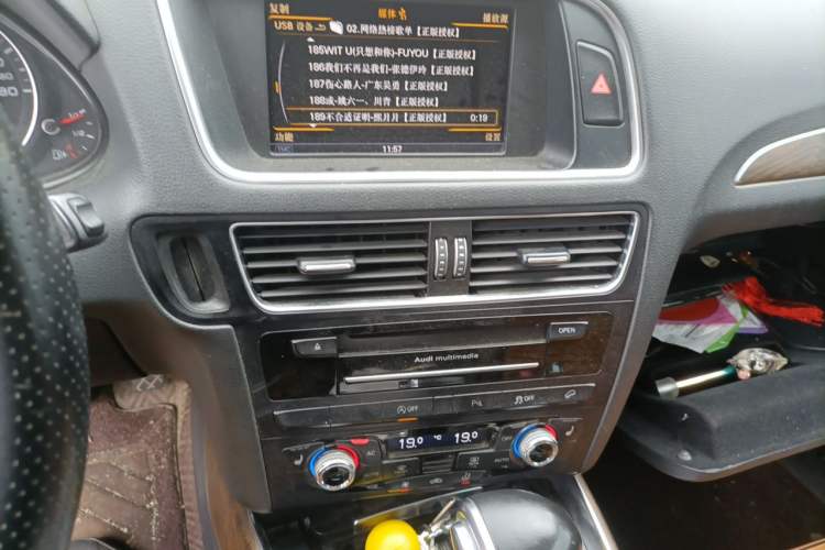 Used Audi Q5 2013 40 TFSI Comfort Edition Audio And AC Panel