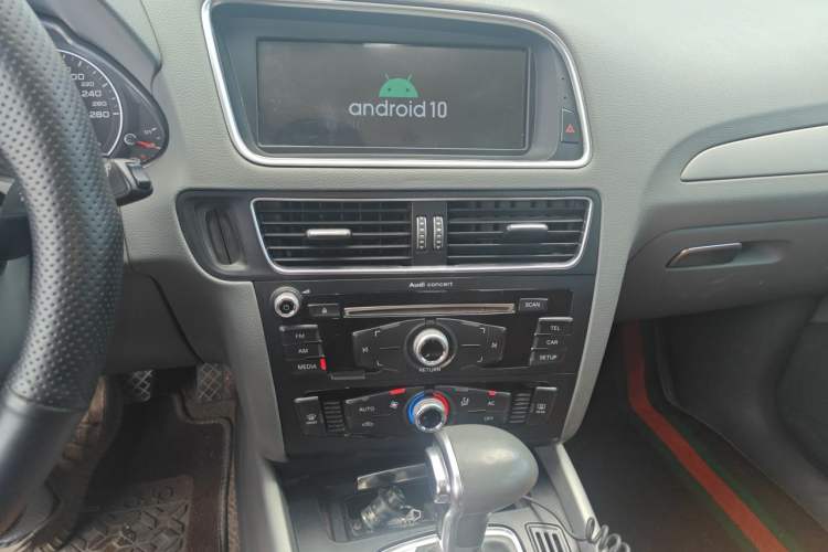 Used Audi Q5 2013 40 TFSI Technology Edition Audio And AC Panel
