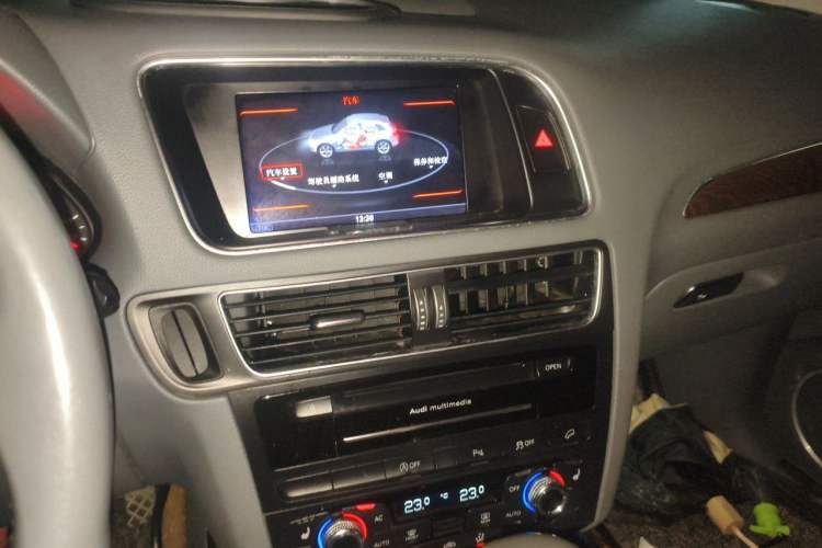 Used Audi Q5 2013 40 TFSI Comfort Edition Audio And AC Panel