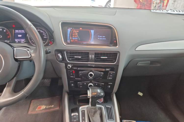 Used Audi Q5 2013 40 TFSI Ambition Audio And AC Panel