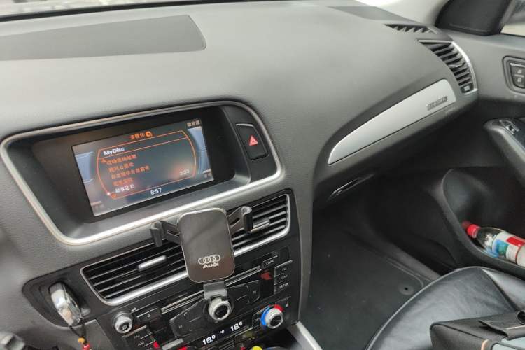 Used Audi Q5 2013 40 TFSI Technology Edition Audio And AC Panel