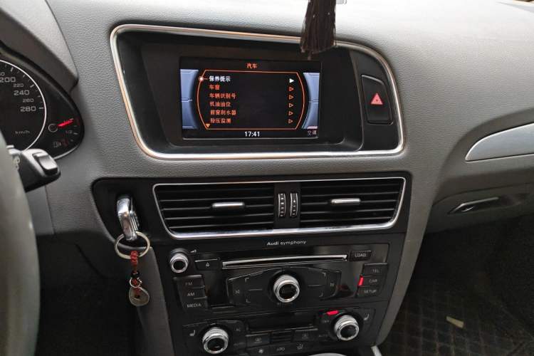 Used Audi Q5 2013 40 TFSI Technology Edition Audio And AC Panel
