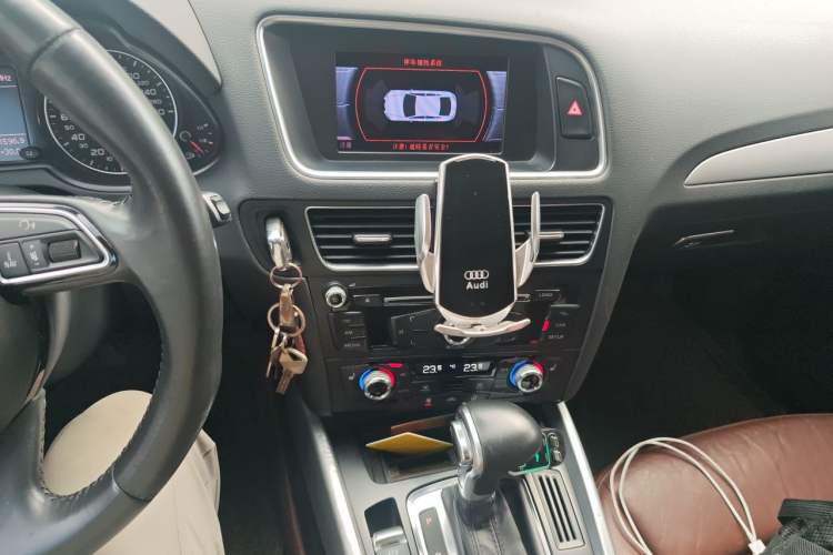 Used Audi Q5 2013 40 TFSI Technology Edition Audio And AC Panel