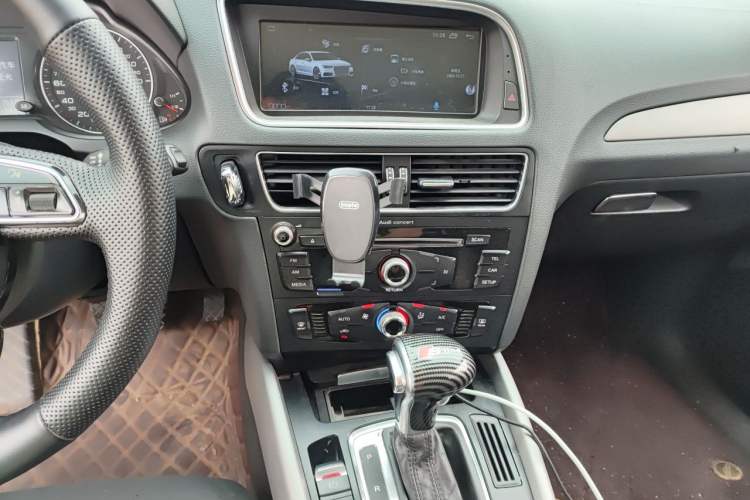 Used Audi Q5 2013 40 TFSI Ambition Audio And AC Panel