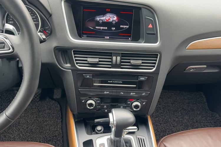 Used Audi Q5 2013 45 TFSI quattro off-road version Audio And AC Panel