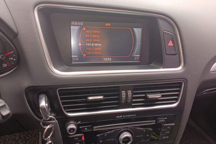Used Audi Q5 2013 40 TFSI Technology Edition Audio And AC Panel
