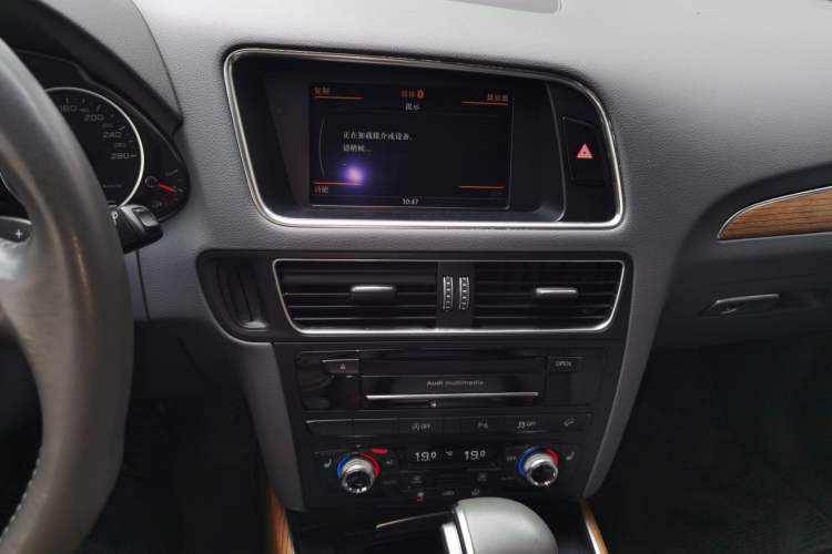 Used Audi Q5 2013 45 TFSI quattro off-road version Audio And AC Panel