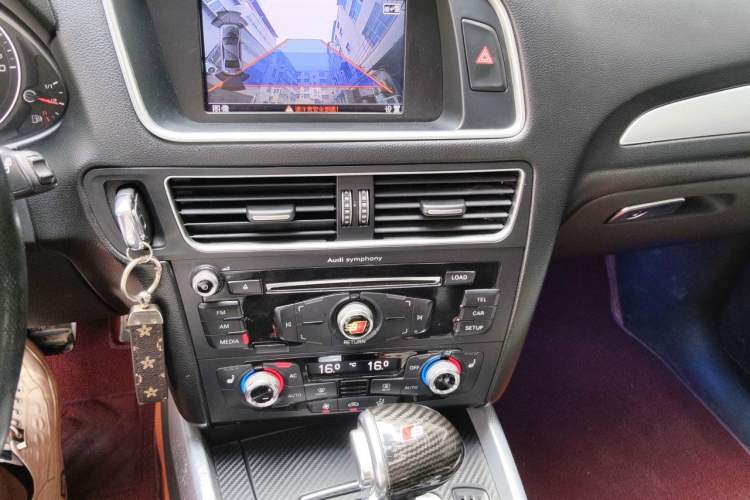 Used Audi Q5 2013 40 TFSI Technology Edition Audio And AC Panel