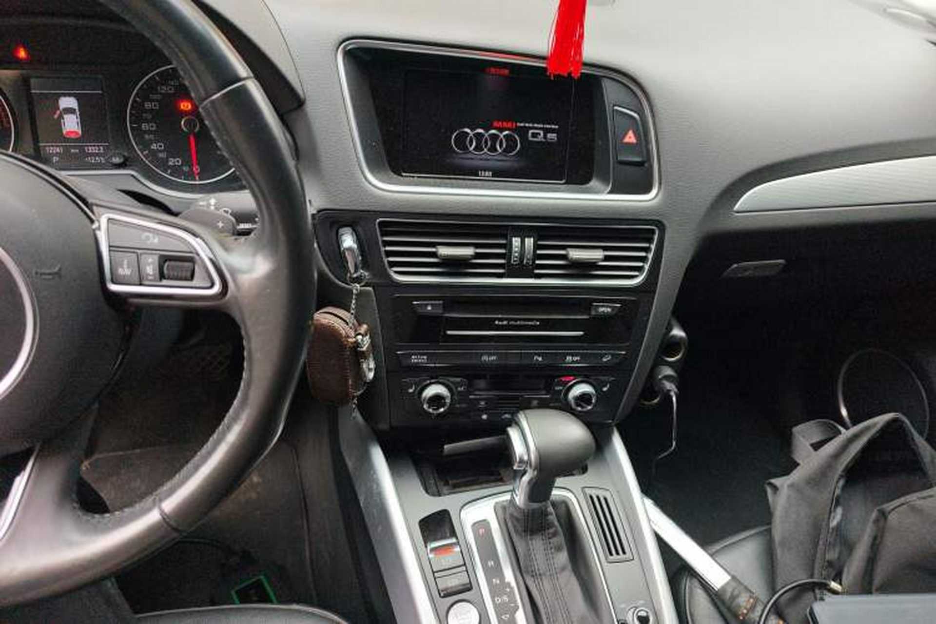 Used Audi Q5 2013 45 TFSI quattro Sport Edition Audio And AC Panel