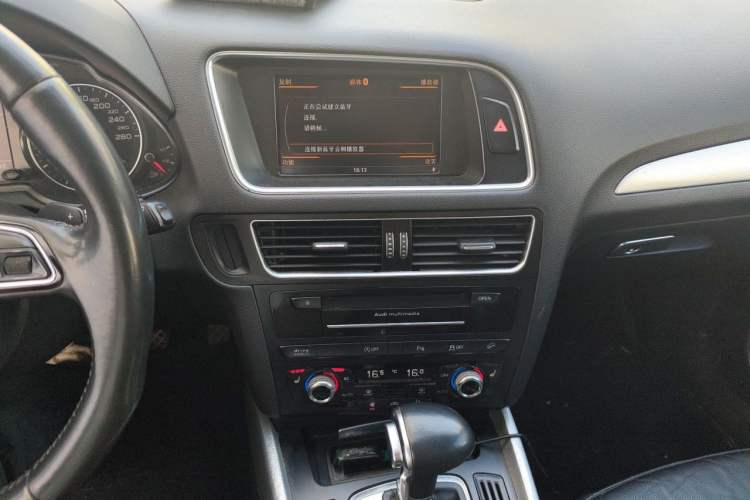 Used Audi Q5 2013 45 TFSI quattro Sport Edition Audio And AC Panel