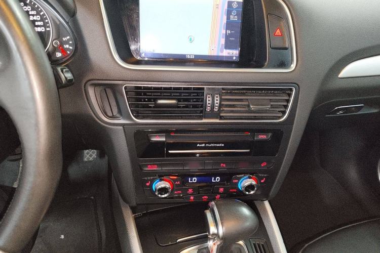 Used Audi Q5 2013 45 TFSI quattro Sport Edition Audio And AC Panel