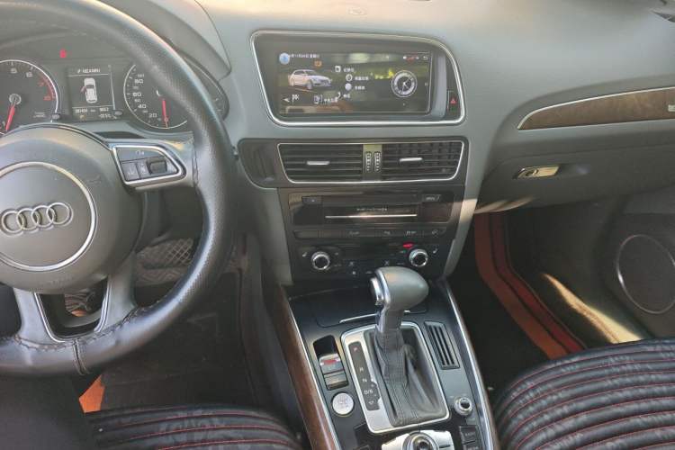 Used Audi Q5 2013 40 TFSI Comfort Edition Audio And AC Panel