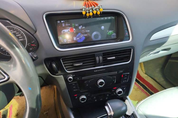 Used Audi Q5 2013 40 TFSI Technology Edition Audio And AC Panel