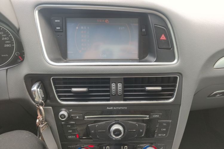 Used Audi Q5 2013 40 TFSI Technology Edition Audio And AC Panel