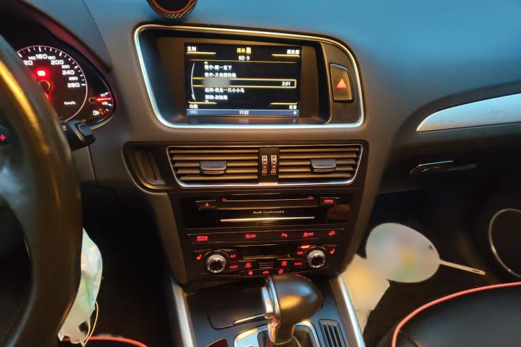 Used Audi Q5 2013 45 TFSI quattro Sport Edition Audio And AC Panel