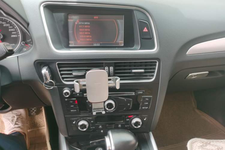 Used Audi Q5 2013 40 TFSI Technology Edition Audio And AC Panel