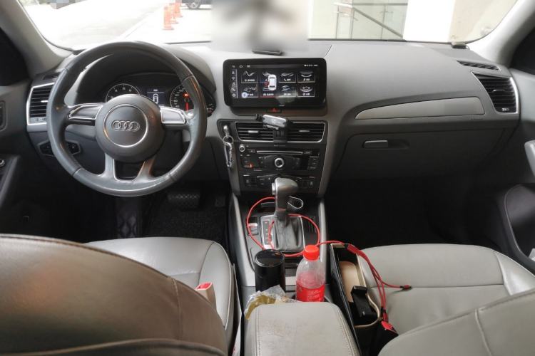Used Audi Q5 2013 40 TFSI Ambition Center Console