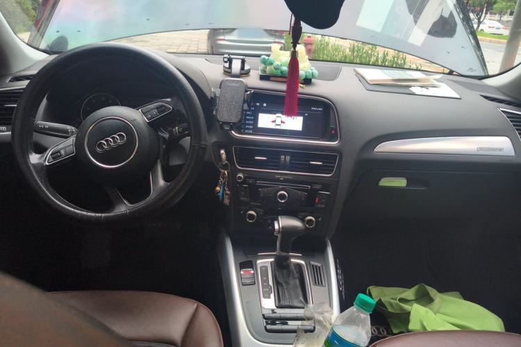 Used Audi Q5 2013 40 TFSI Technology Edition Center Console