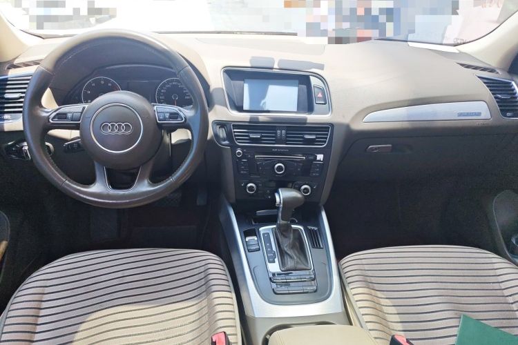 Used Audi Q5 2013 40 TFSI Technology Edition Center Console