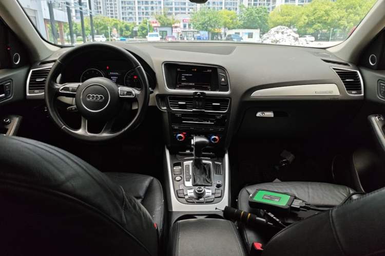 Used Audi Q5 2013 45 TFSI quattro Sport Edition Center Console