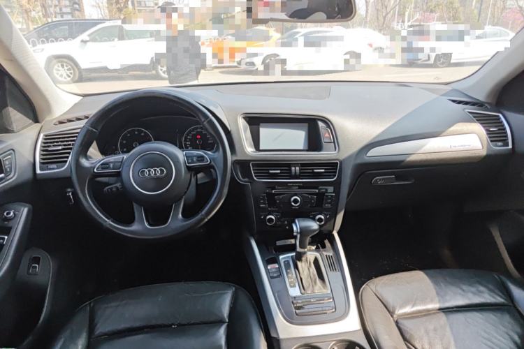 Used Audi Q5 2013 40 TFSI Technology Edition Center Console