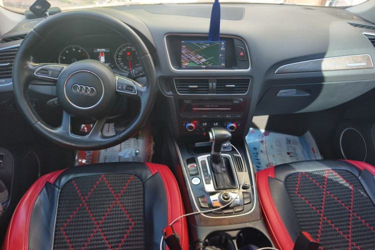 Used Audi Q5 2013 40 TFSI Comfort Edition Center Console