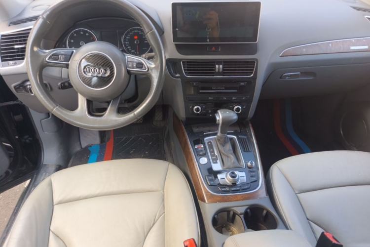 Used Audi Q5 2013 40 TFSI Comfort Edition Center Console
