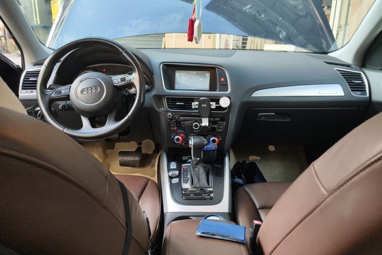 Used Audi Q5 2013 40 TFSI Technology Edition Center Console