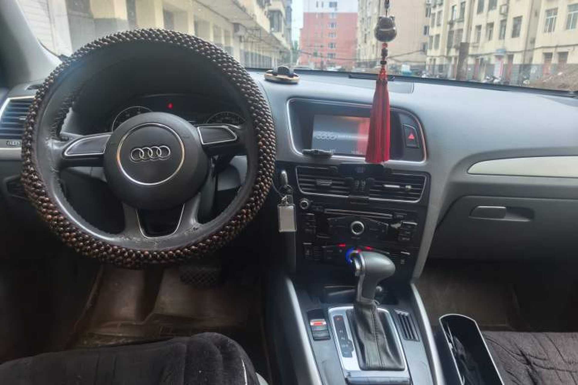 Used Audi Q5 2013 40 TFSI Technology Edition Center Console