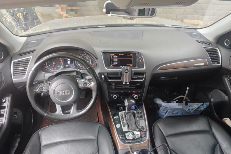 Used Audi Q5 2013 40 TFSI Comfort Edition Center Console